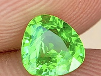 Natuurlijke tsavortie granaat | 0.50ct, vivid green - afbeelding 1 van  2