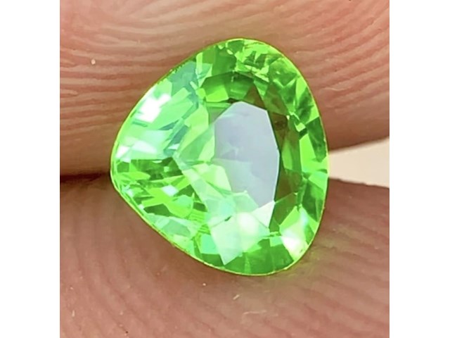 Natuurlijke tsavortie granaat | 0.50ct, vivid green - afbeelding 2 van  2