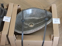Natuurlijke waskom met afmeting ca. 35 cm doorsnede.