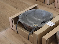Natuurlijke waskom met afmeting ca. 35 cm doorsnede.