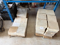 Natuursteen, 80 st 20 x 20 en 6 st 30 x 30 - afbeelding 1 van  2