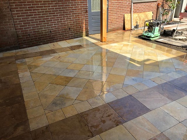 Natuursteen, 80 st 20 x 20 en 6 st 30 x 30 - afbeelding 2 van  2