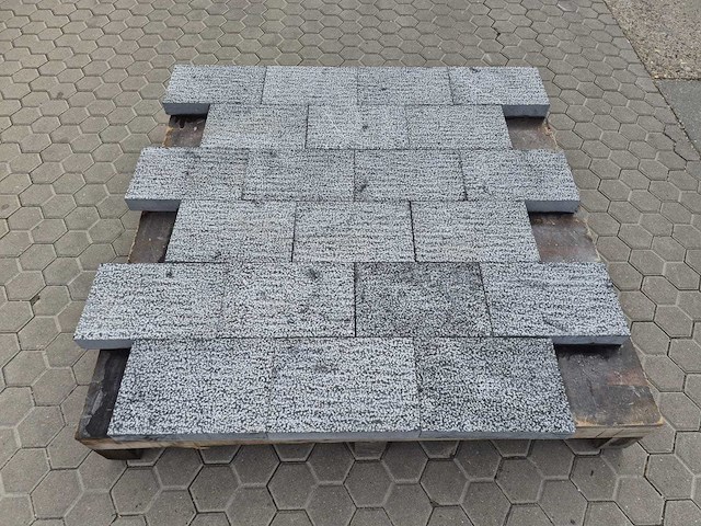 Natuursteen bestrating (ca. 23,04m2) - afbeelding 3 van  5