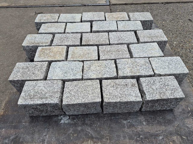 Natuursteen bestrating (ca. 5,95m2) - afbeelding 3 van  4