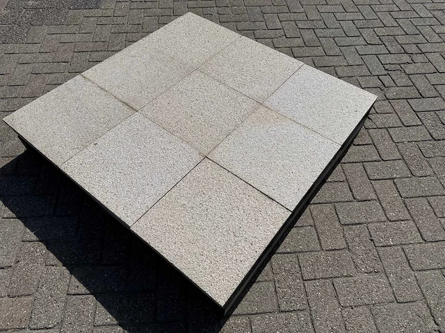 Natuursteen bestrating (ca. 85m2) - afbeelding 2 van  4