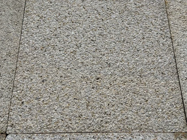 Natuursteen bestrating (ca. 85m2) - afbeelding 3 van  4