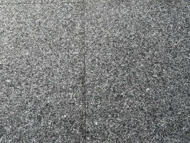 Natuursteen bestrating (ca. 90m2) - afbeelding 3 van  5