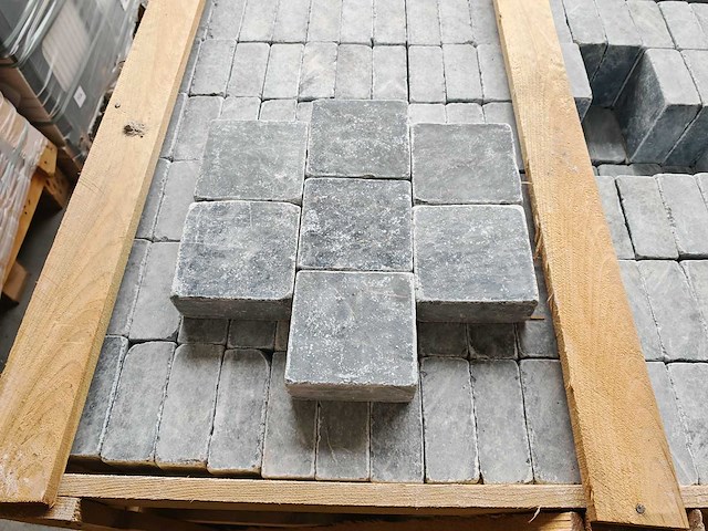 Natuursteen blauwe hardsteen 12x12x5 cm tegel 50,4 m² - afbeelding 1 van  6