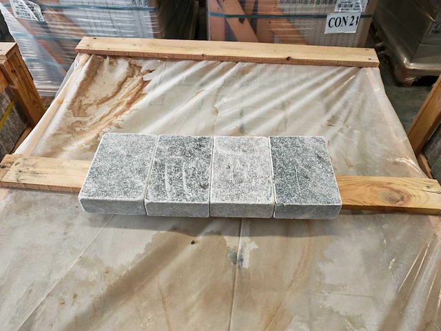 Natuursteen blauwe hardsteen 12x18x5 cm tegel 54 m² - afbeelding 1 van  10