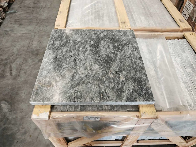 Natuursteen blauwe hardsteen 60x60x2 cm tegel 54 m² - afbeelding 1 van  6