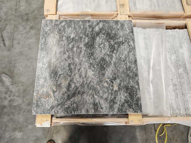 Natuursteen blauwe hardsteen 60x60x3 cm tegel 45,36 m² - afbeelding 1 van  5