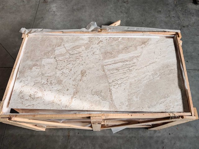 Natuursteen marmer beige gepolijst vloertegel 61x121,9 cm 36,44 m² - afbeelding 1 van  5