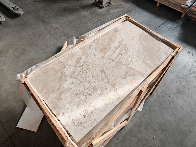 Natuursteen marmer beige gepolijst vloertegel 61x121,9 cm 36,44 m² - afbeelding 2 van  7