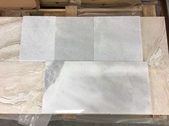 Natuursteen marmer wit gepolijst 30 x vrije banen x 2 cm tegel 64 m² - afbeelding 2 van  4