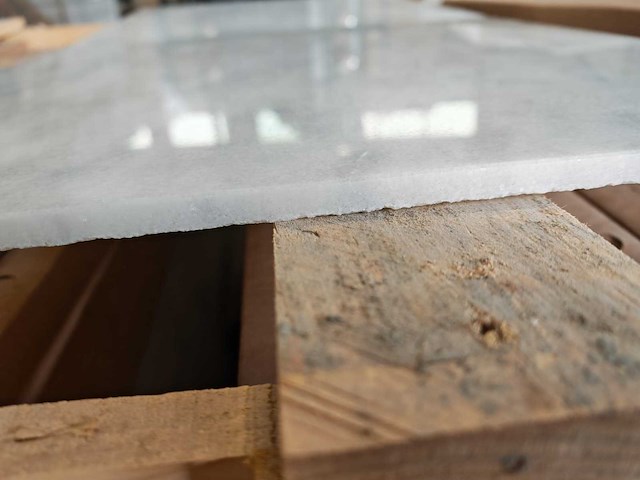 Natuursteen marmer wit/grijs gepolijst 45,7x45,7 cm tegel 106,5 m² - afbeelding 6 van  8