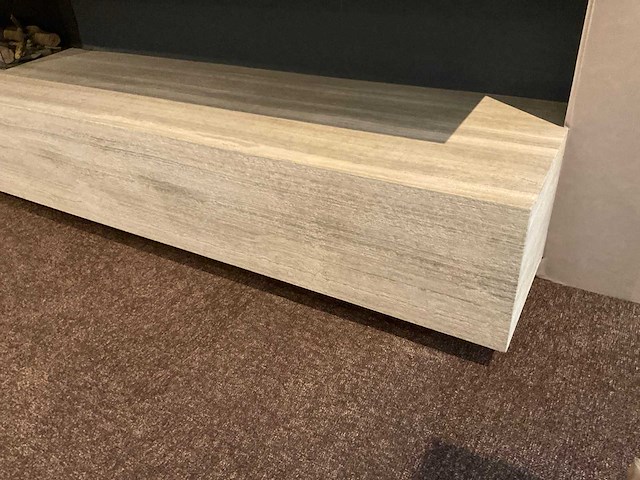 Natuursteen onderbouw voor haard - afbeelding 1 van  1