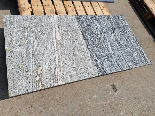 Natuursteen tegels (ca. 5m²) - afbeelding 1 van  2