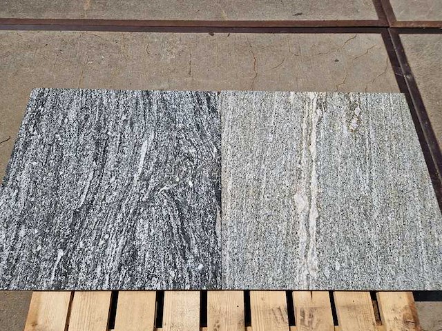 Natuursteen tegels (ca. 5m²) - afbeelding 2 van  2