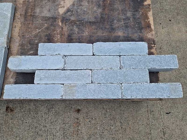 Natuursteen tegels (ca. 7.2m²) - afbeelding 2 van  2