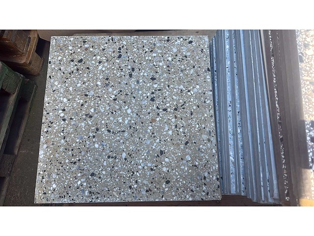 Natuursteen terrazzo tegels 60×60 cm – 15 stuks / ca. 5,40 m² - afbeelding 2 van  2