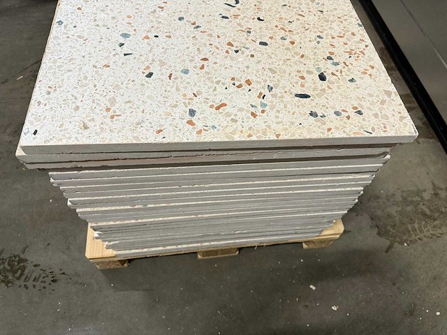 Natuursteen terrazzo tegels 60×60 cm – 35 stuks / ca. 12,60 m² - afbeelding 2 van  4