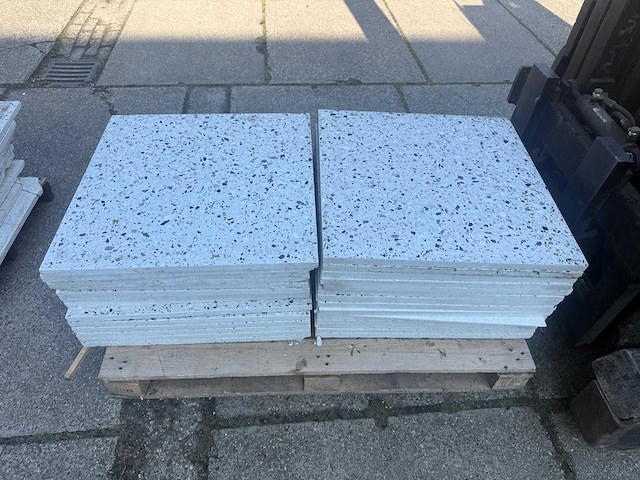 Natuursteen terrazzo tegels b-keuze 60×60 cm – 29 stuks / ca. 10,44 m² - afbeelding 2 van  2