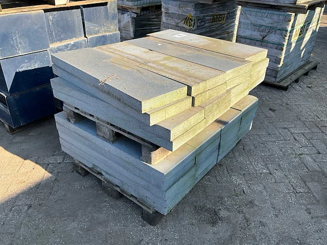 Natuursteen traptreden (36x) - afbeelding 1 van  3
