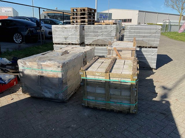 Natuursteen tuintegels 65m2 - afbeelding 4 van  6