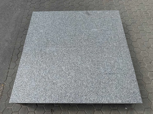 Natuursteen tuintegels (ca. 25,2m2) - afbeelding 1 van  5