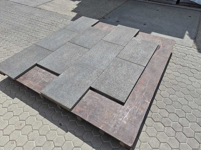 Natuursteen tuintegels (ca. 30,72m2) - afbeelding 1 van  4