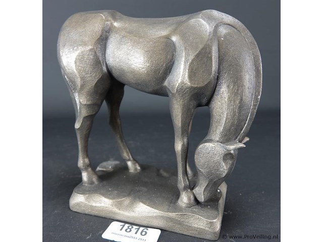 Natvralis magistra gestileerd beeld van een paard - afbeelding 1 van  5