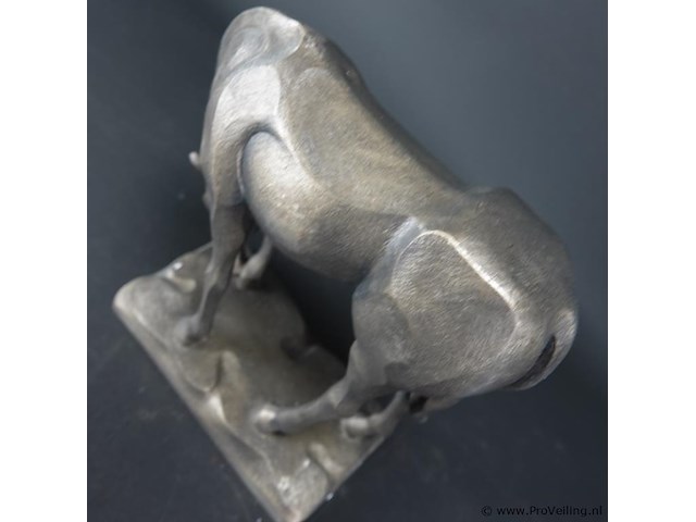 Natvralis magistra gestileerd beeld van een paard - afbeelding 3 van  5