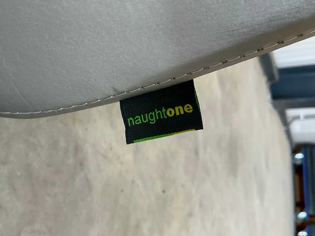 Naughtone pinch poef - afbeelding 3 van  3