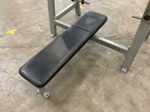 Nautilus bench press - afbeelding 2 van  4