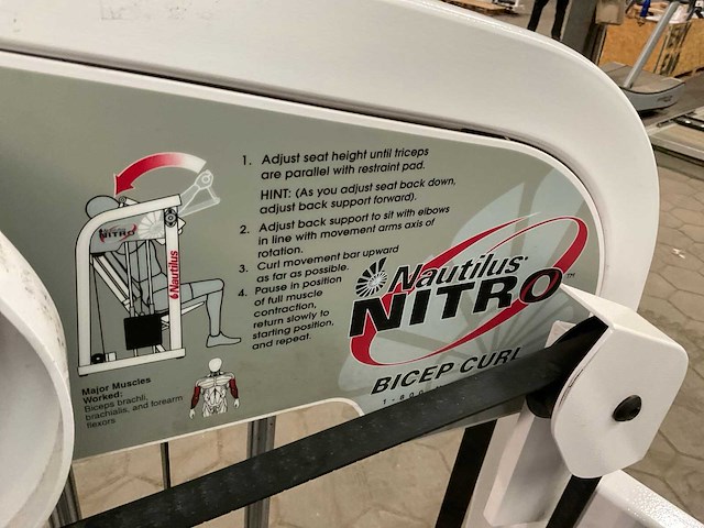 Nautilus nitro bicep curl - afbeelding 6 van  7