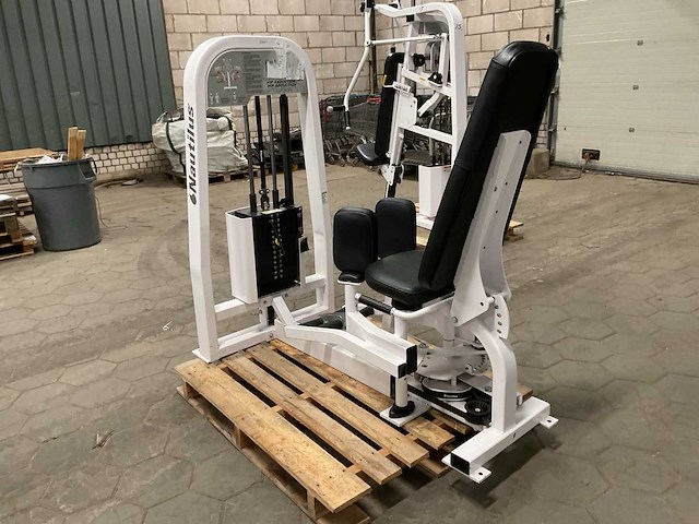 Nautilus nitro hip abduction / adduction - afbeelding 2 van  3
