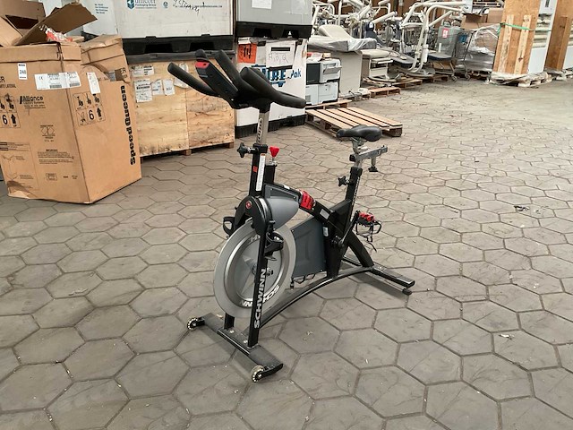 Nautilus schwinn spinningbike - afbeelding 1 van  6