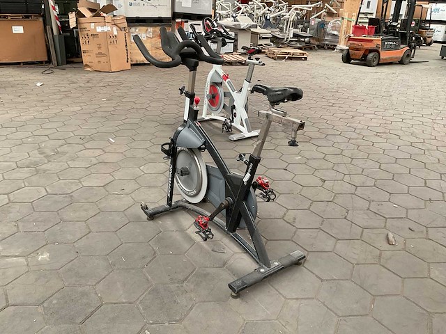 Nautilus schwinn spinningbike - afbeelding 2 van  6