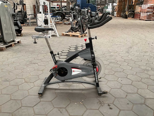 Nautilus schwinn spinningbike - afbeelding 5 van  6