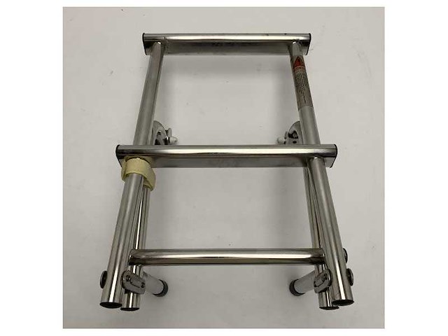 Nautinox 2037 duurzame rvs marine badtrap - veilig, opvouwbaar & antislip voor botten - afbeelding 2 van  2