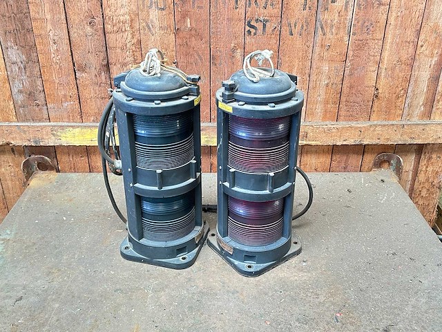 Navigatielamp met fresnel lens (2x) - afbeelding 1 van  4