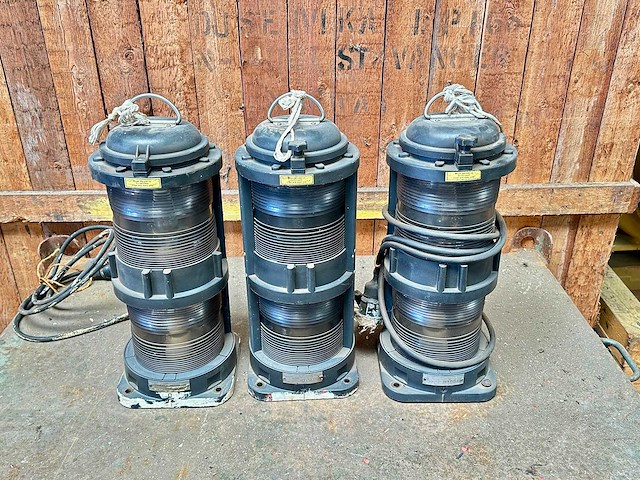 Navigatielamp met fresnel lens (3x) - afbeelding 1 van  3