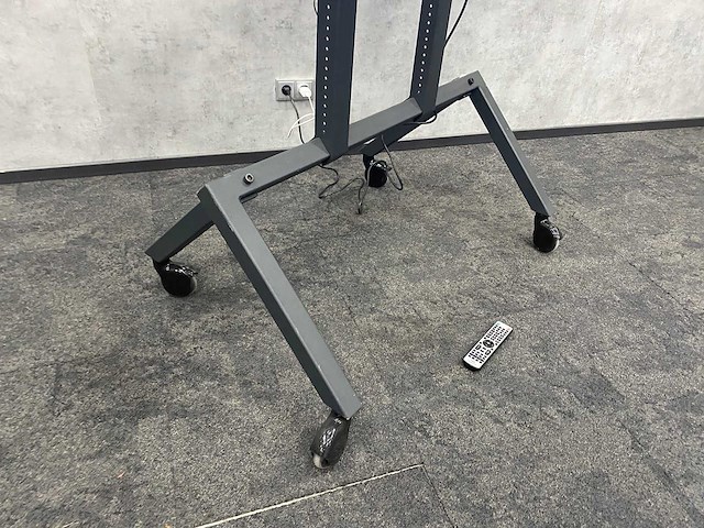 Nec m651 - 65" 4k uhd monitor met verrijdbaar statief - afbeelding 8 van  12