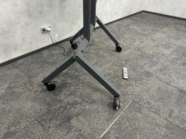 Nec m651 - 65" 4k uhd monitor met verrijdbaar statief - afbeelding 9 van  12