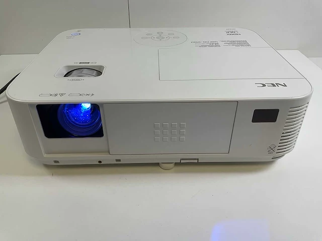 Nec (np-m322h) 3.200 lumen fhd projector (252 lamp hours) - afbeelding 1 van  6