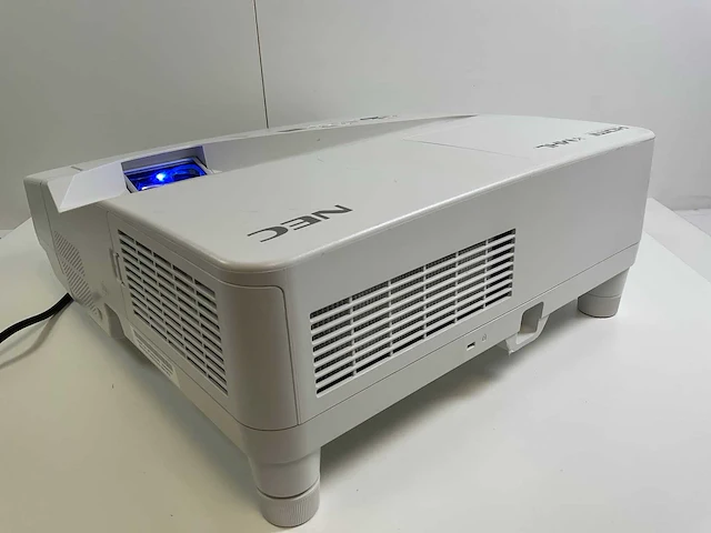 Nec (np-um351w) 3.500 lumen wxga projector (574 lamp hours) - afbeelding 3 van  6