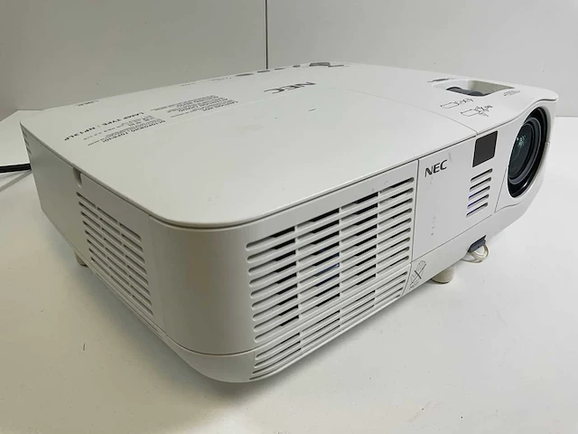 Nec (np-v260) 2.600 lumen svga projector (818 lamp hours) - afbeelding 2 van  6