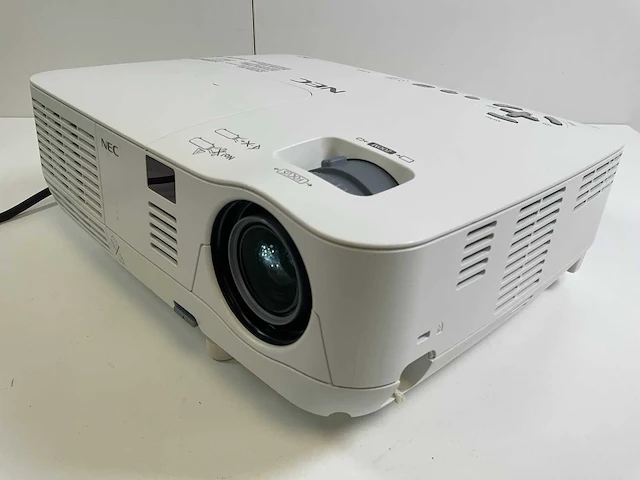 Nec (np-v260) 2.600 lumen svga projector (818 lamp hours) - afbeelding 3 van  6