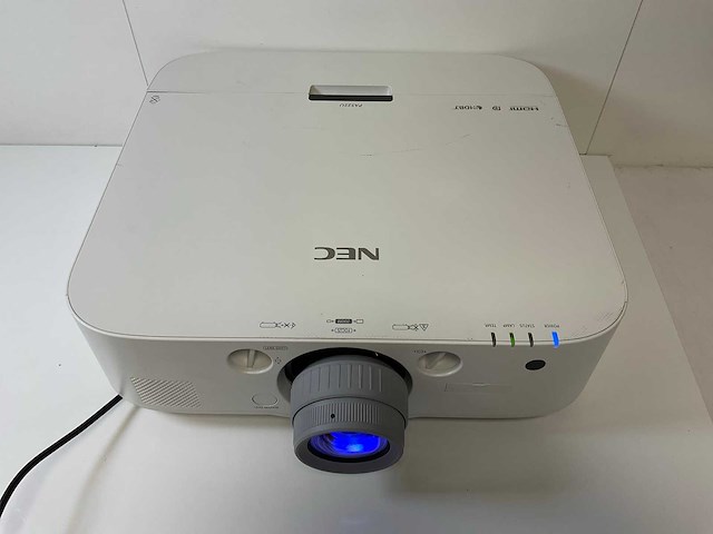 Nec (pa522u) 5200 lumens wuxga projector (1462 hrs - lamp hours) - afbeelding 2 van  8