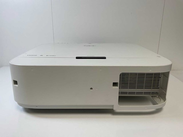 Nec (pa522u) 5200 lumens wuxga projector (1462 hrs - lamp hours) - afbeelding 6 van  8